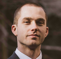 Ritratto di Thomas Whitfield analista specializzato in trading e mercati delle criptovalute